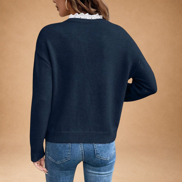 Eftychia – Bluse med blonder og V-hals i elegant komfort