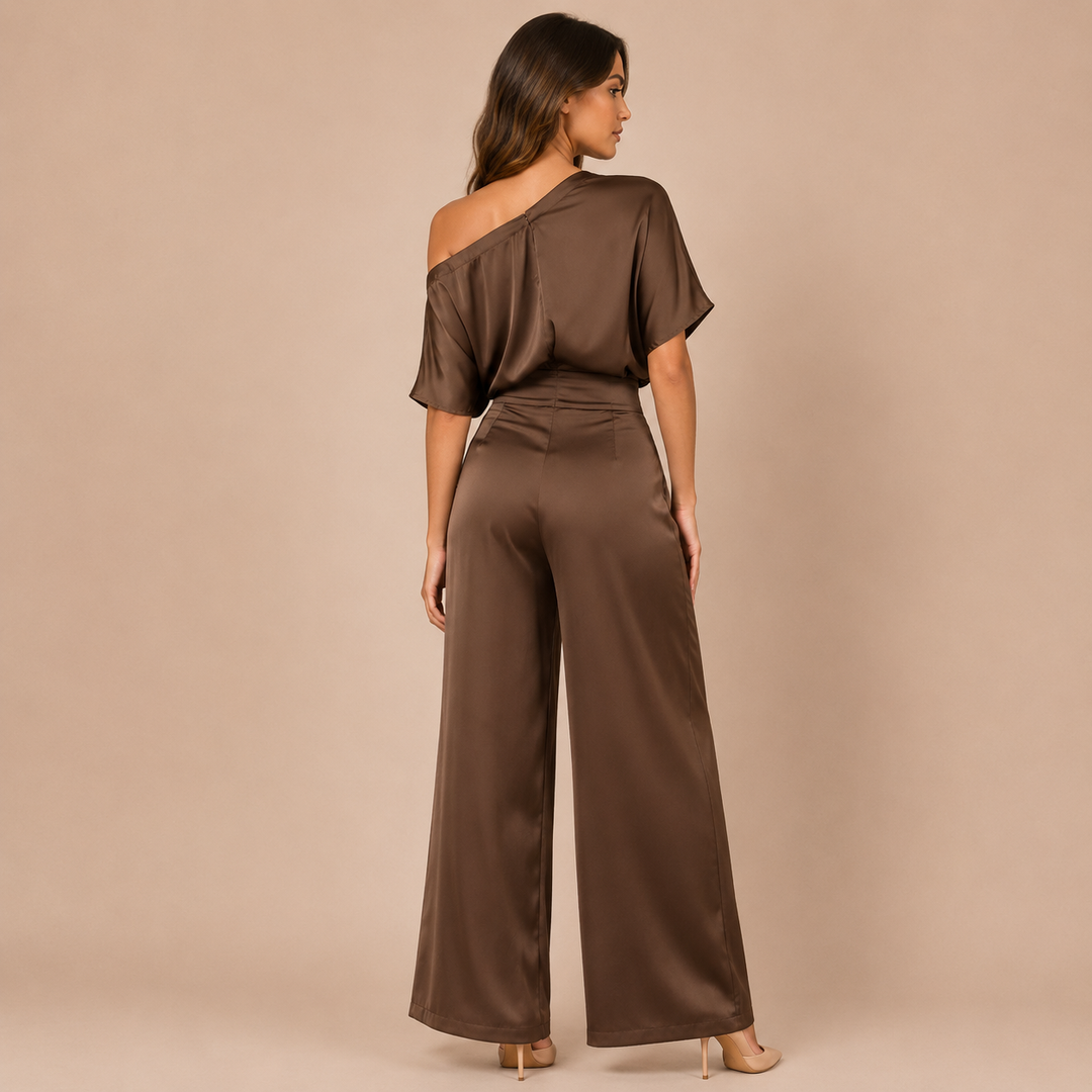 Mariana - Jumpsuit med asymmetrisk kort ærme og vide ben