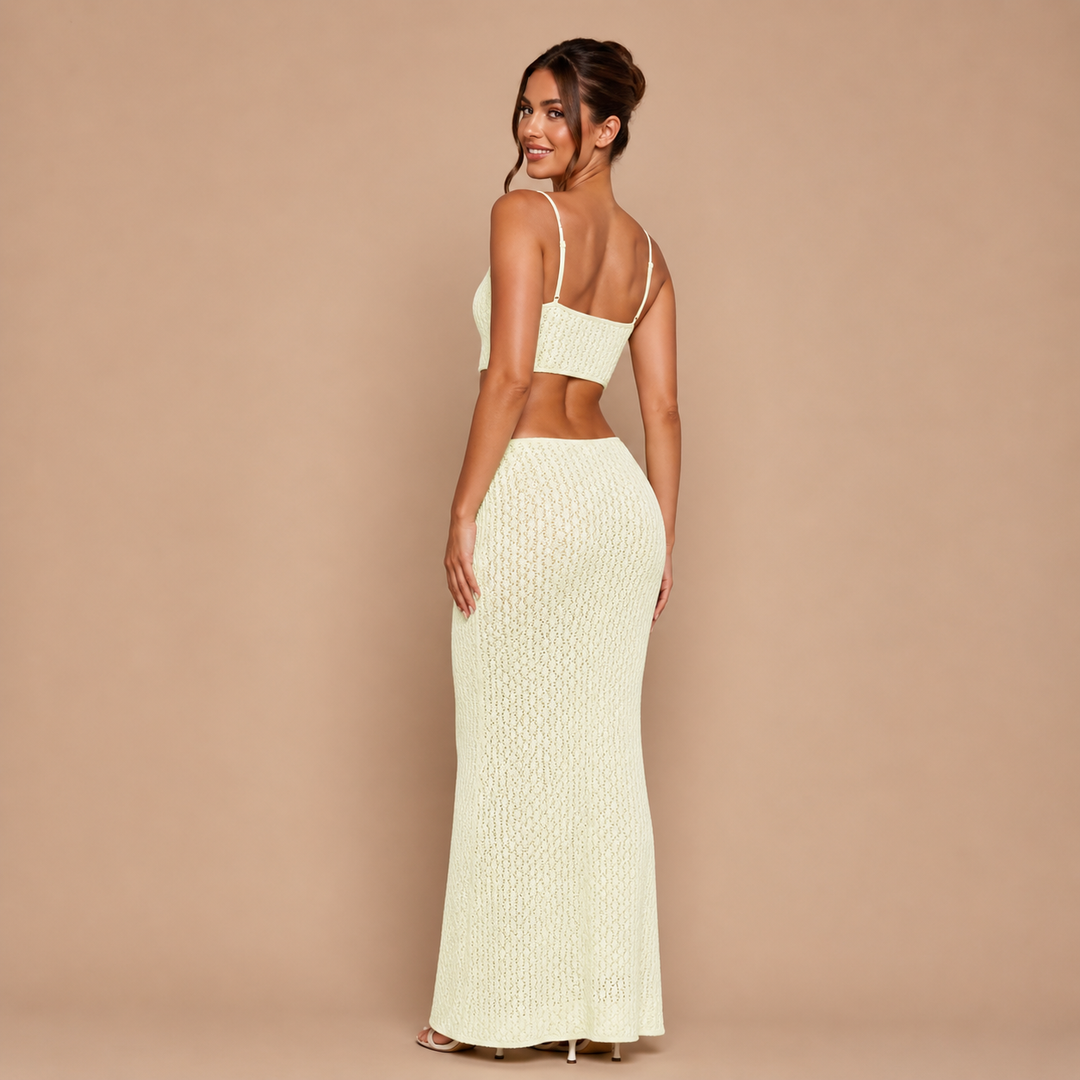 Luna – vestido largo de silueta ceñida con encaje sutil y cortes laterales