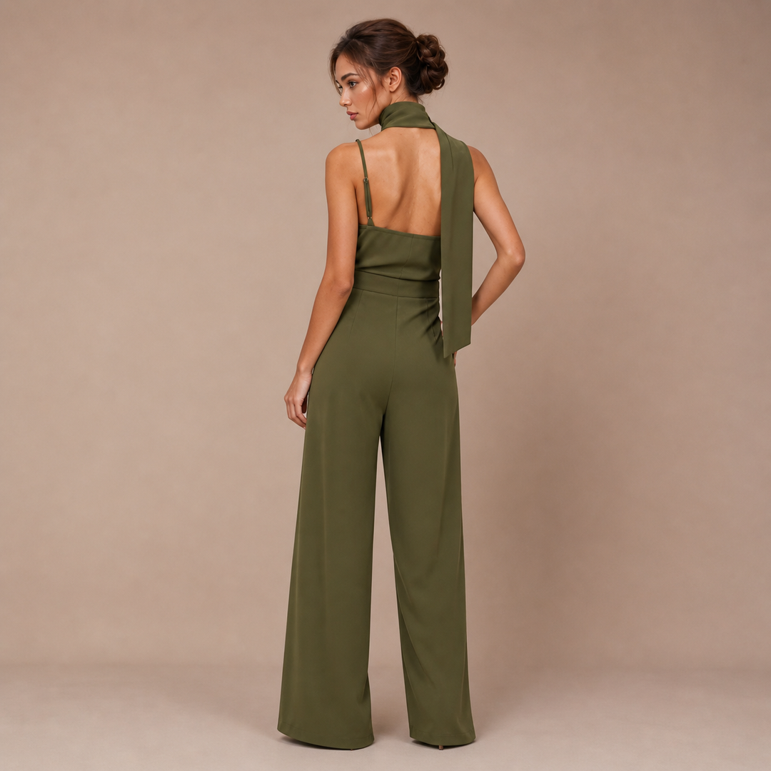 Sienna – jumpsuit med halsdetalje og brede ben