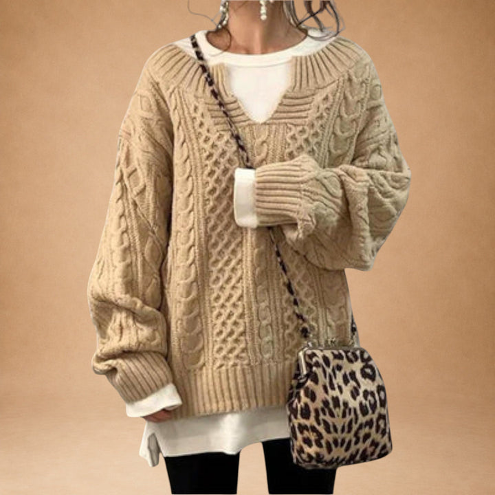 Lili – Oversized striksweater med flettemønster