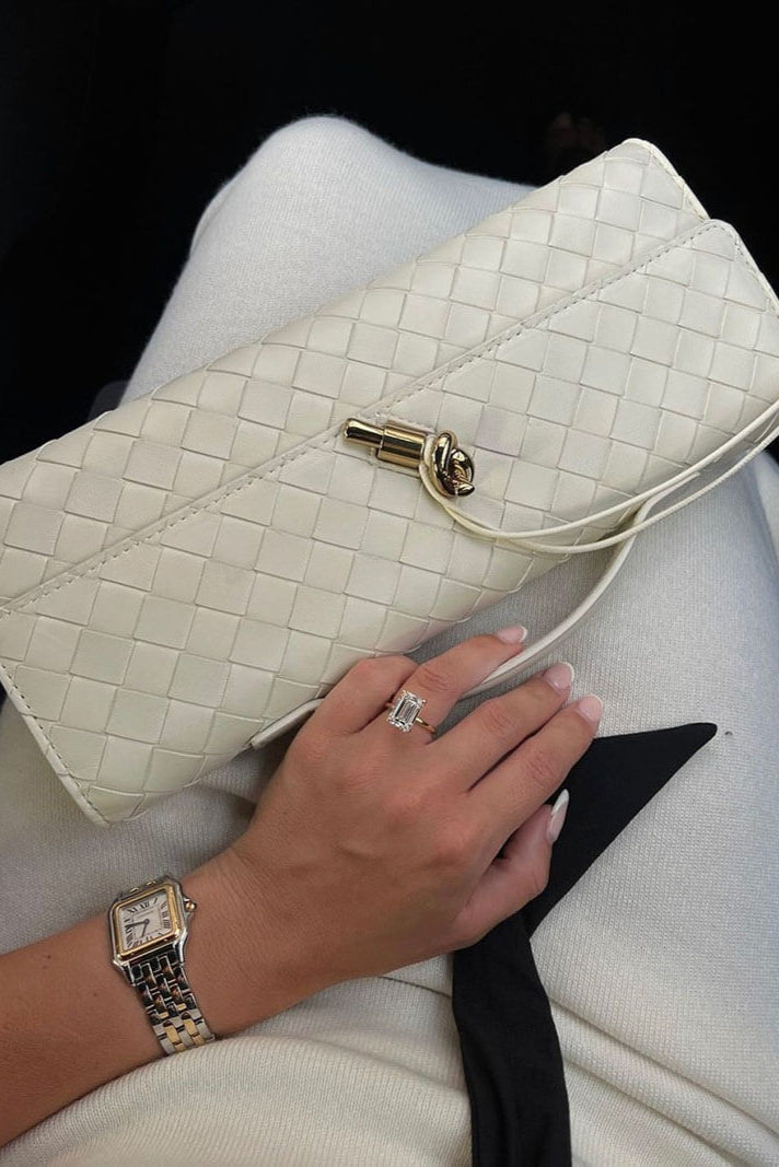 Τσάντα Clutch Melanie με Λεπτομέρεια Χρυσού Κόμπου