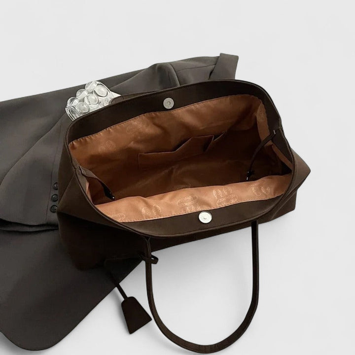 Ναυσικά – Maxi-taske med sofistikeret design og rummelig kapacitet